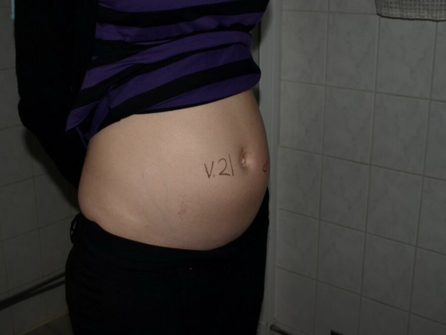 adolescente enceinte maigre