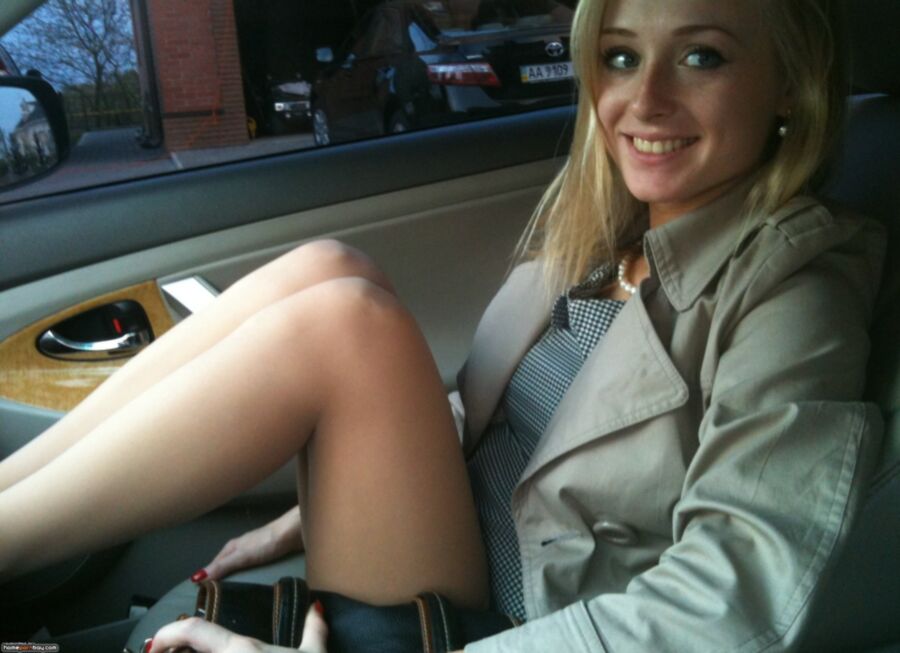 FINE Young Blonde Poser