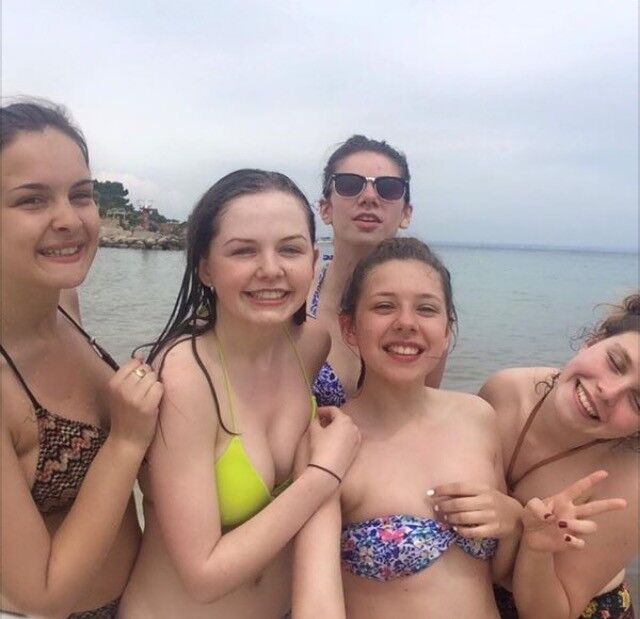 adolescentes en bikini