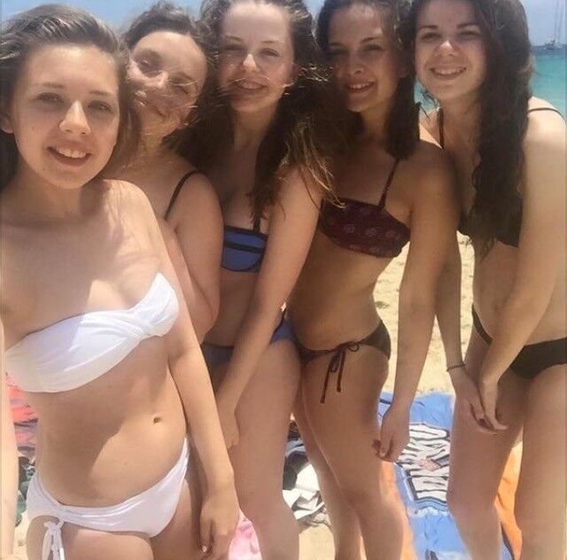 adolescents en bikini