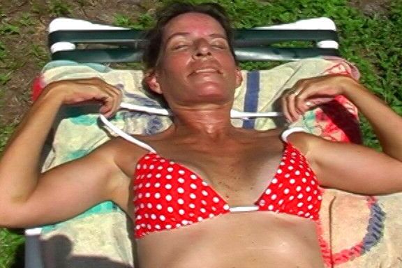 Melbourne FL Milf Cynthia Tomando el Sol Tetas