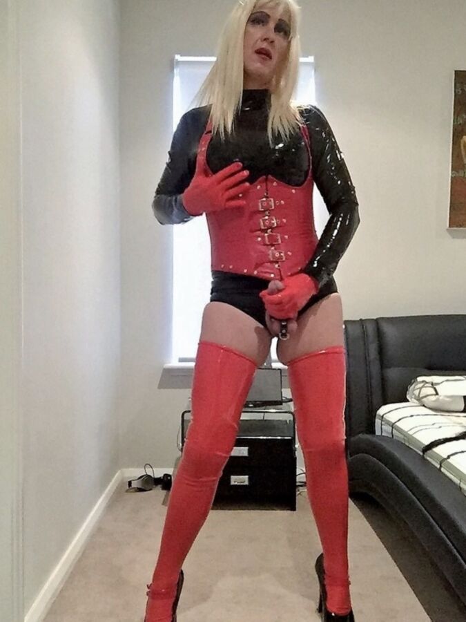 Látex Sissy Cadela (Tgirl Amadora)