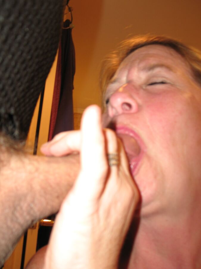 Gloryhole sharing with Sally Big Juggz