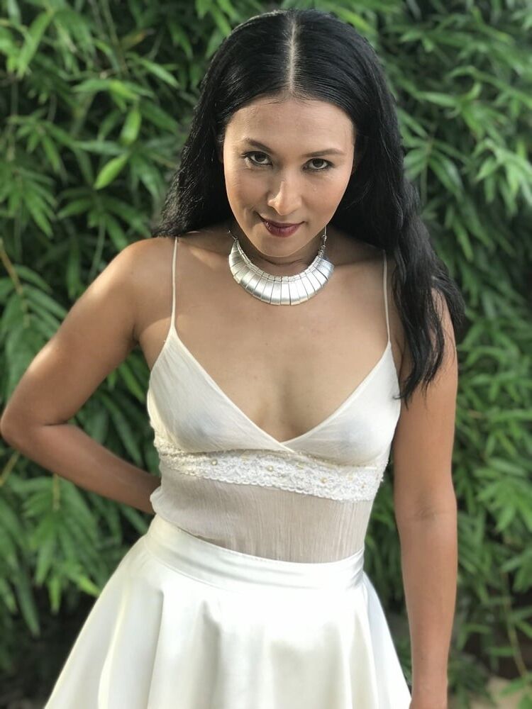 Belle MILF asiatique du sud-est