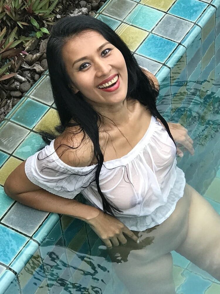 Belle MILF asiatique du sud-est