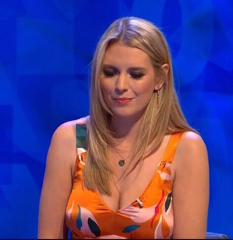 Rachel Riley. MILF BLONDE À GROS SEINS