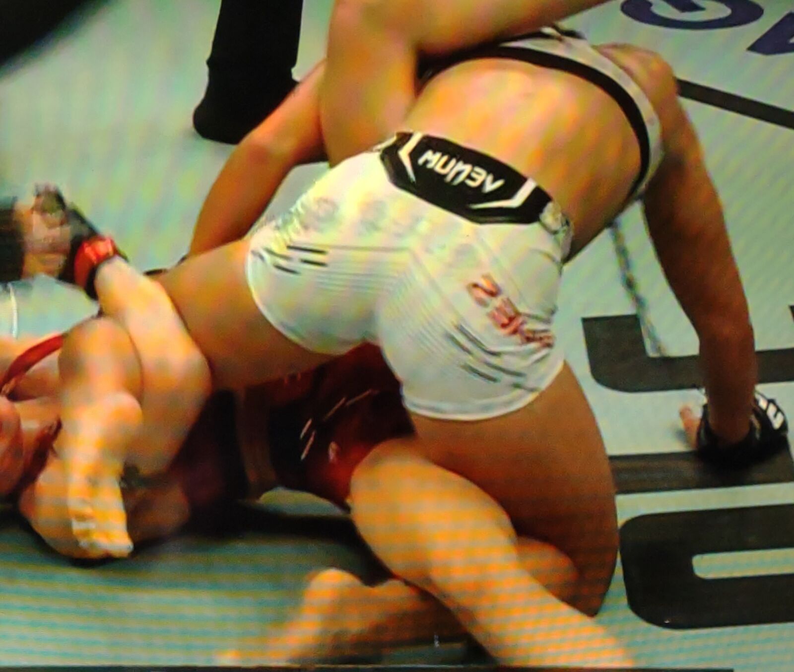 Sam Hughes MMA feet toes curled