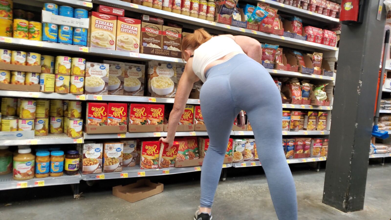 Redhead MILF in tight leggings