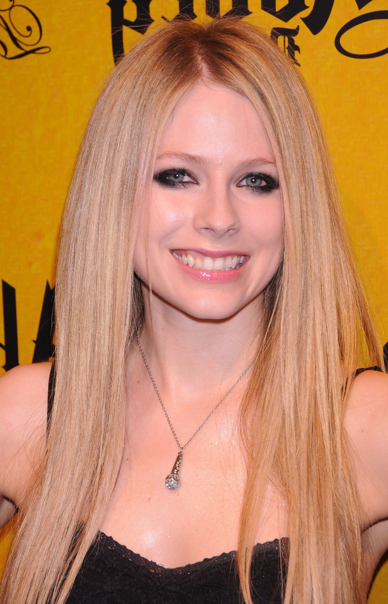 Avril Lavigne. My fuck doll 