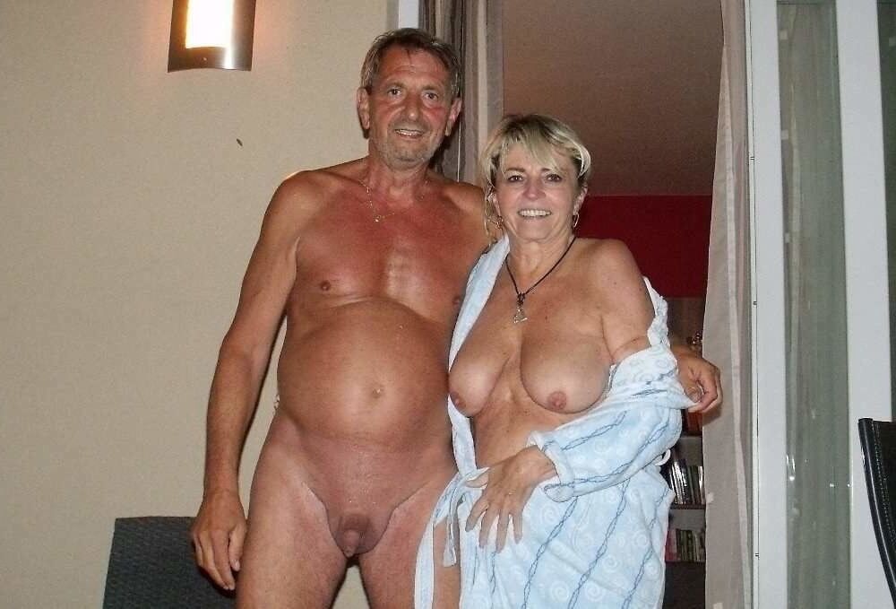 pareja de ancianos aficionados