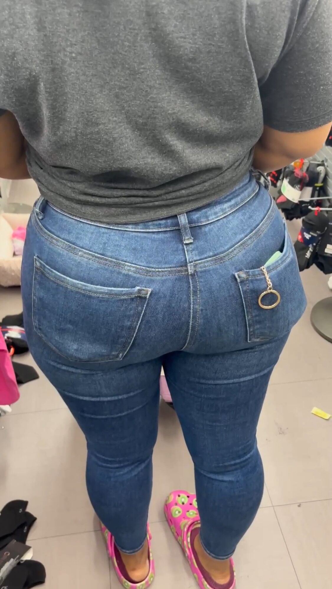 Candid Latina Milf Ass In Tight Jeans