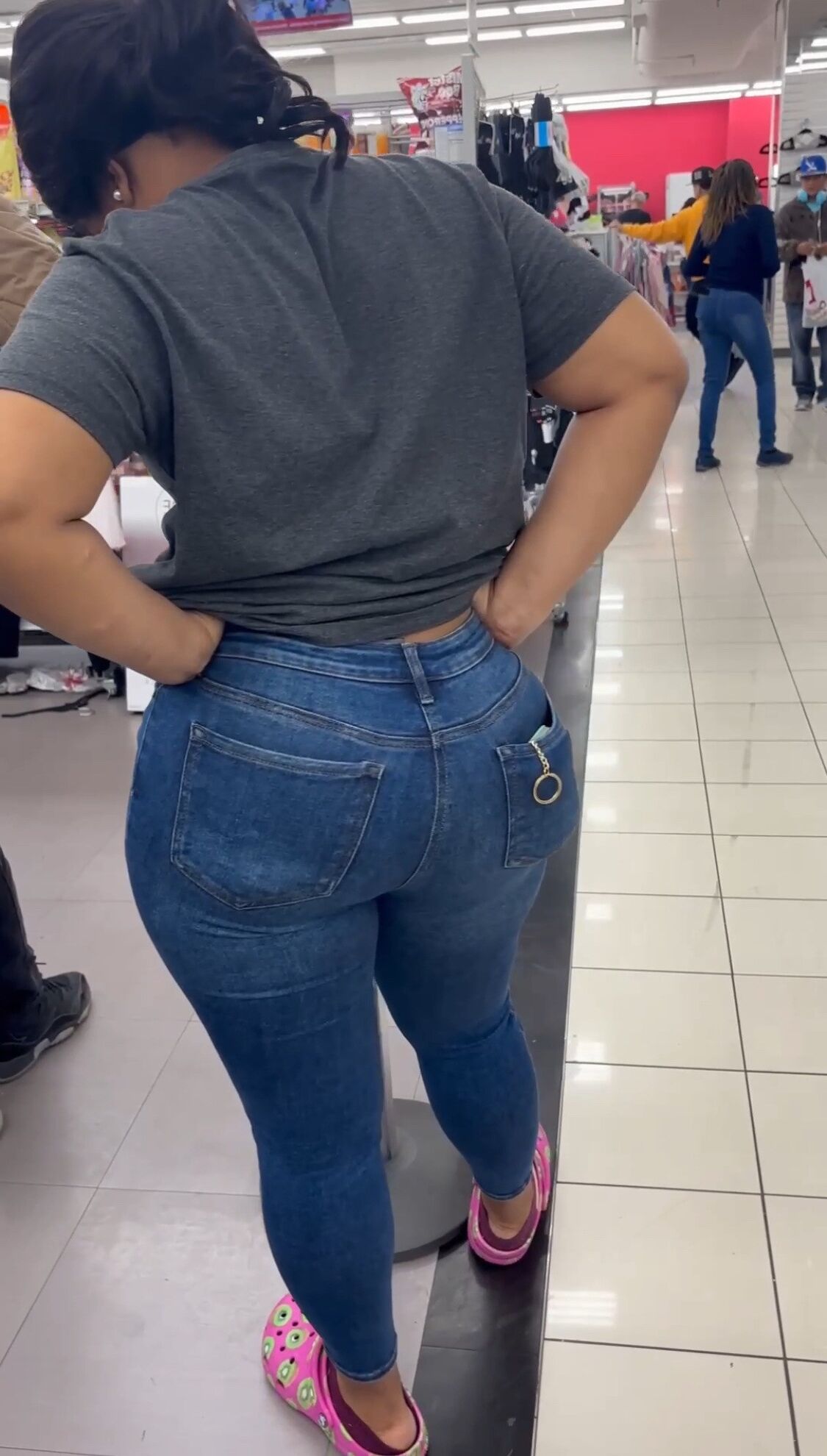 Candid Latina Milf Ass In Tight Jeans