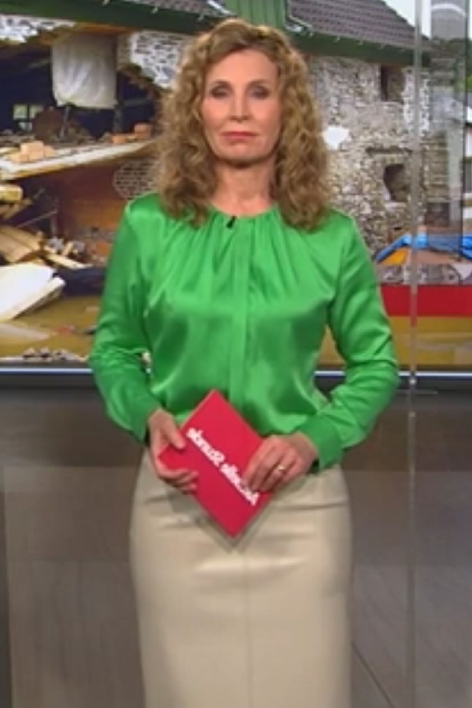 Susanne W.   Edelhure in sexy Outfits und verschied. Farben !