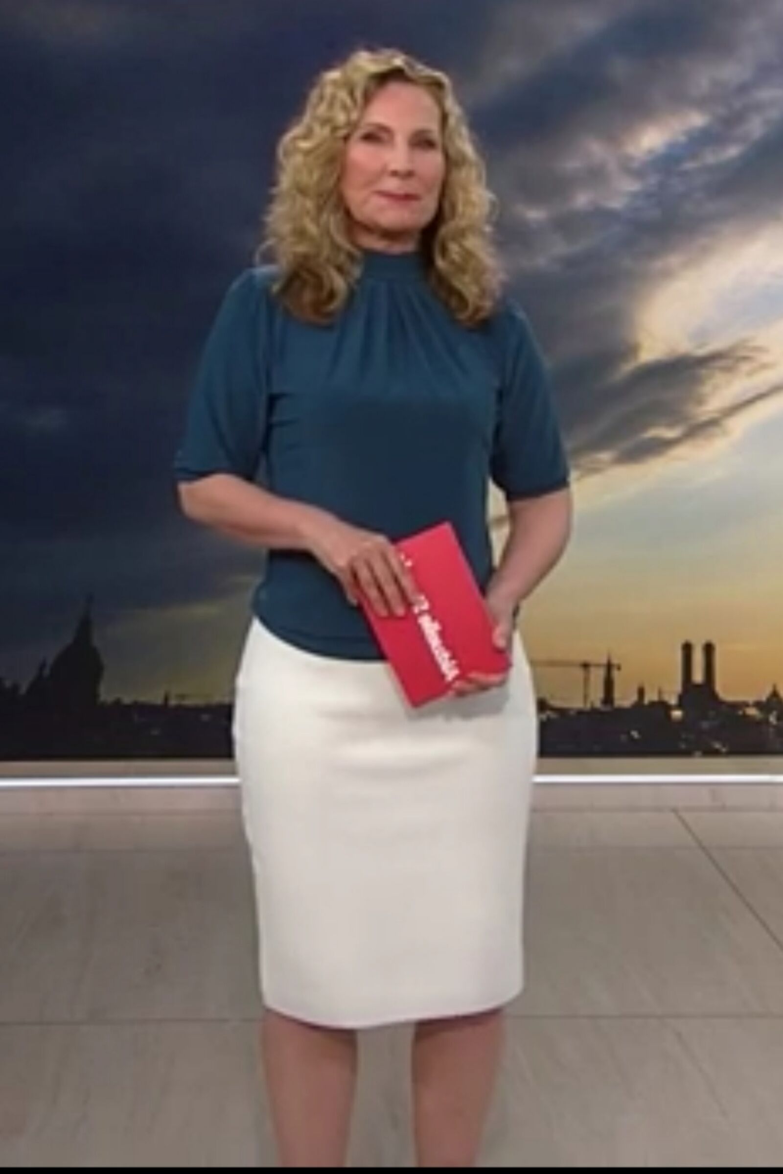 Susanne W.   Edelhure in sexy Outfits und verschied. Farben !