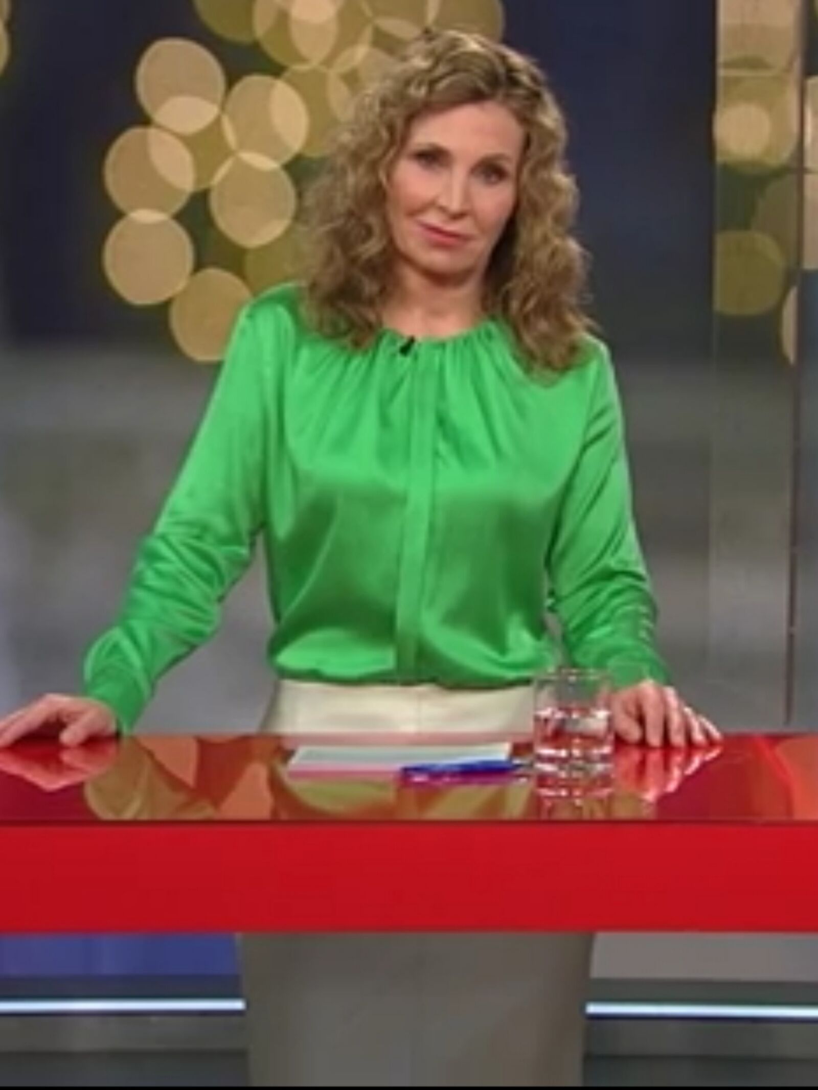 Susanne W.   Edelhure in sexy Outfits und verschied. Farben !