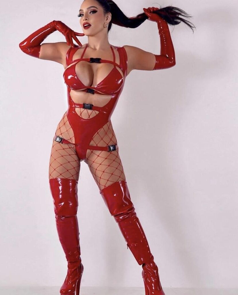 Latex Bimbo 19