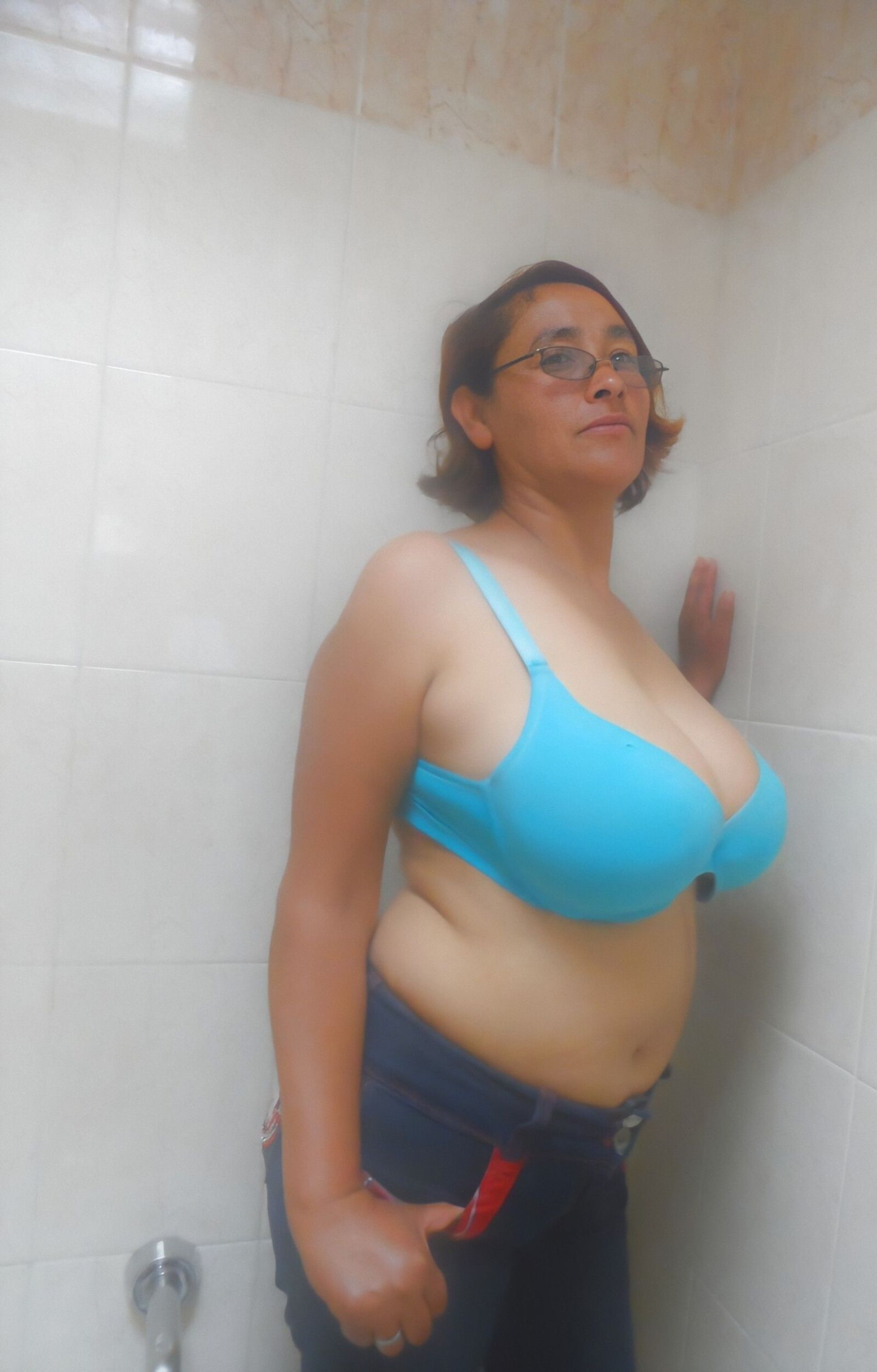 Milf mexicana de enormes tetas (CARA MEJORADA)