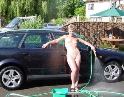 Tigerpuss washing the car 