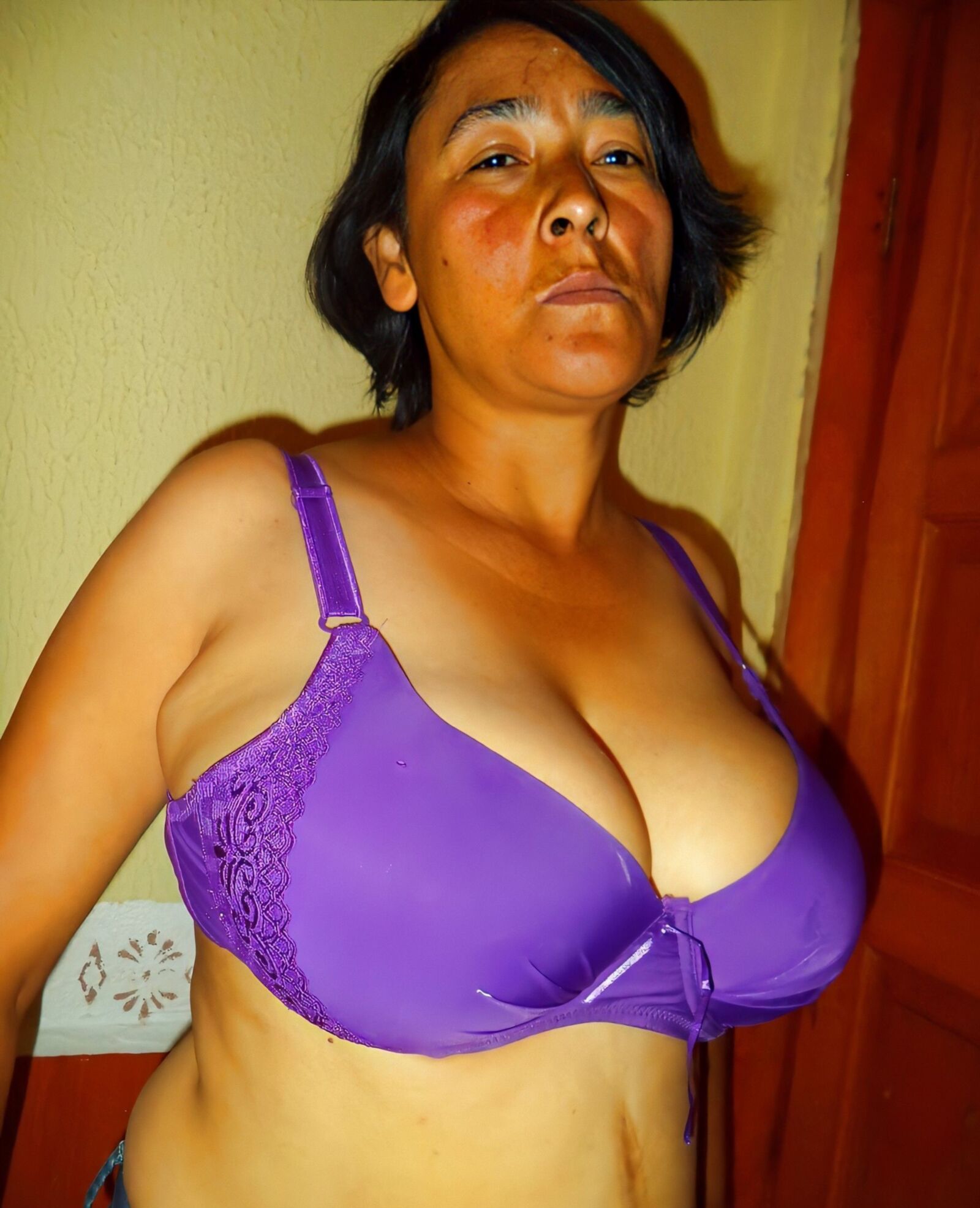 Milf mexicana de enormes tetas (CARA MEJORADA)