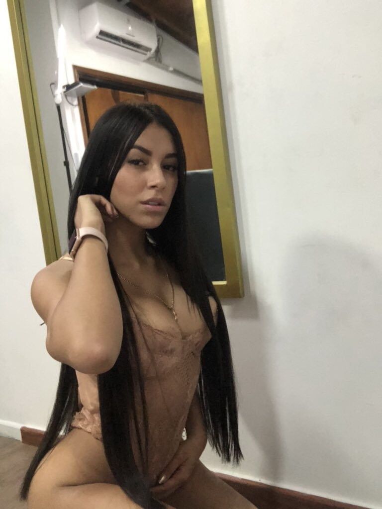 2020.09.01 Chica adolescente tetona y curvilínea Premium Desnudos Selfies Pro