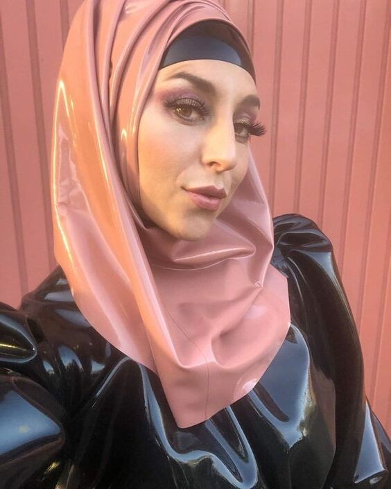 Muslimas in Latex