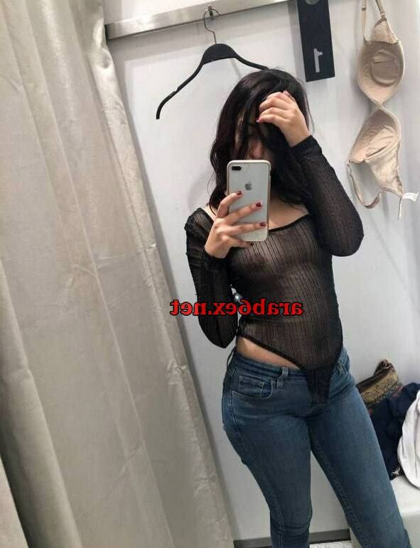 Puta egipcia adolescente bailarina expuesta vestido coño tetas