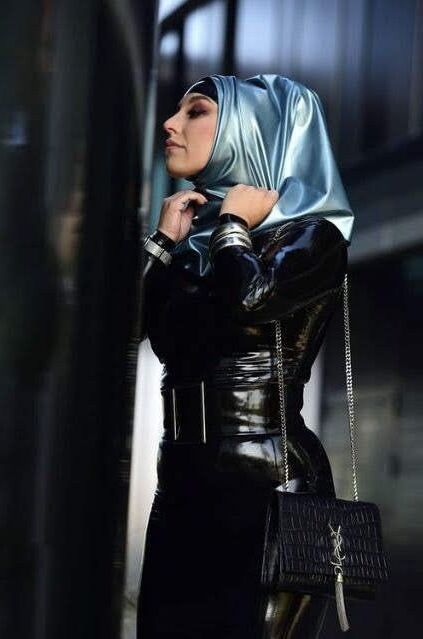 Muslimas in Latex