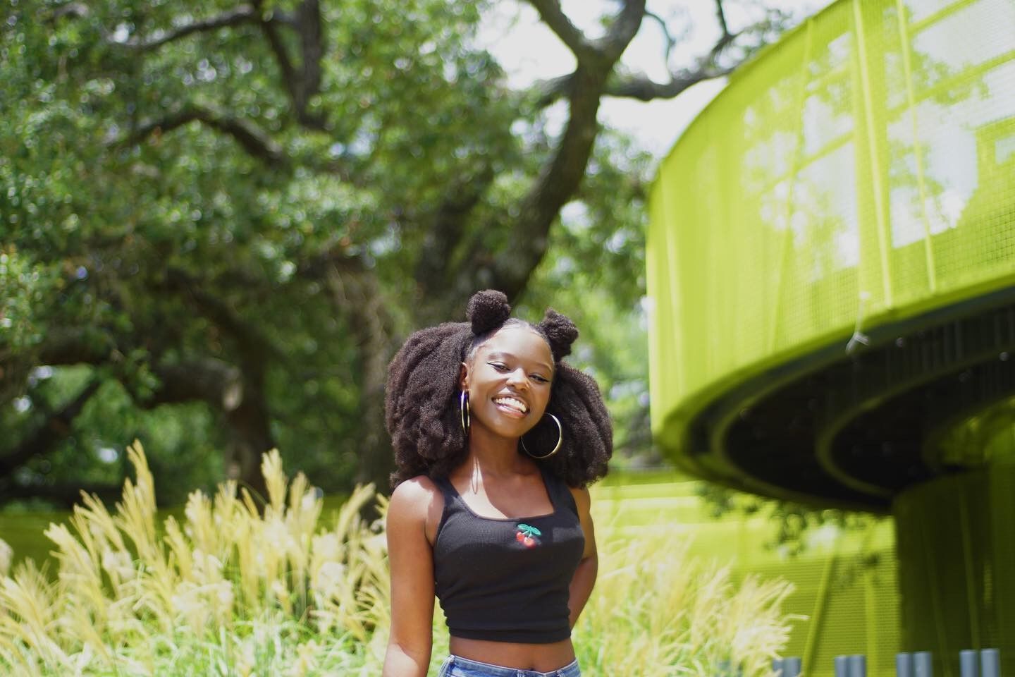 Tionge es una pequeña adolescente con una sonrisa perfecta 2