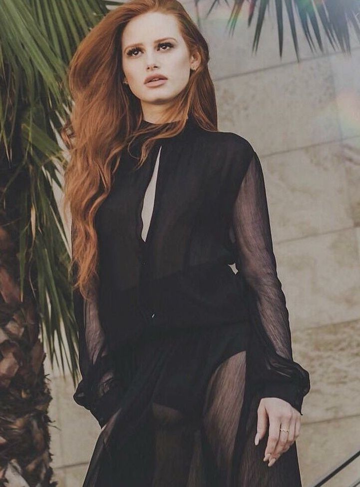 Madelaine Petsch Muy sexy