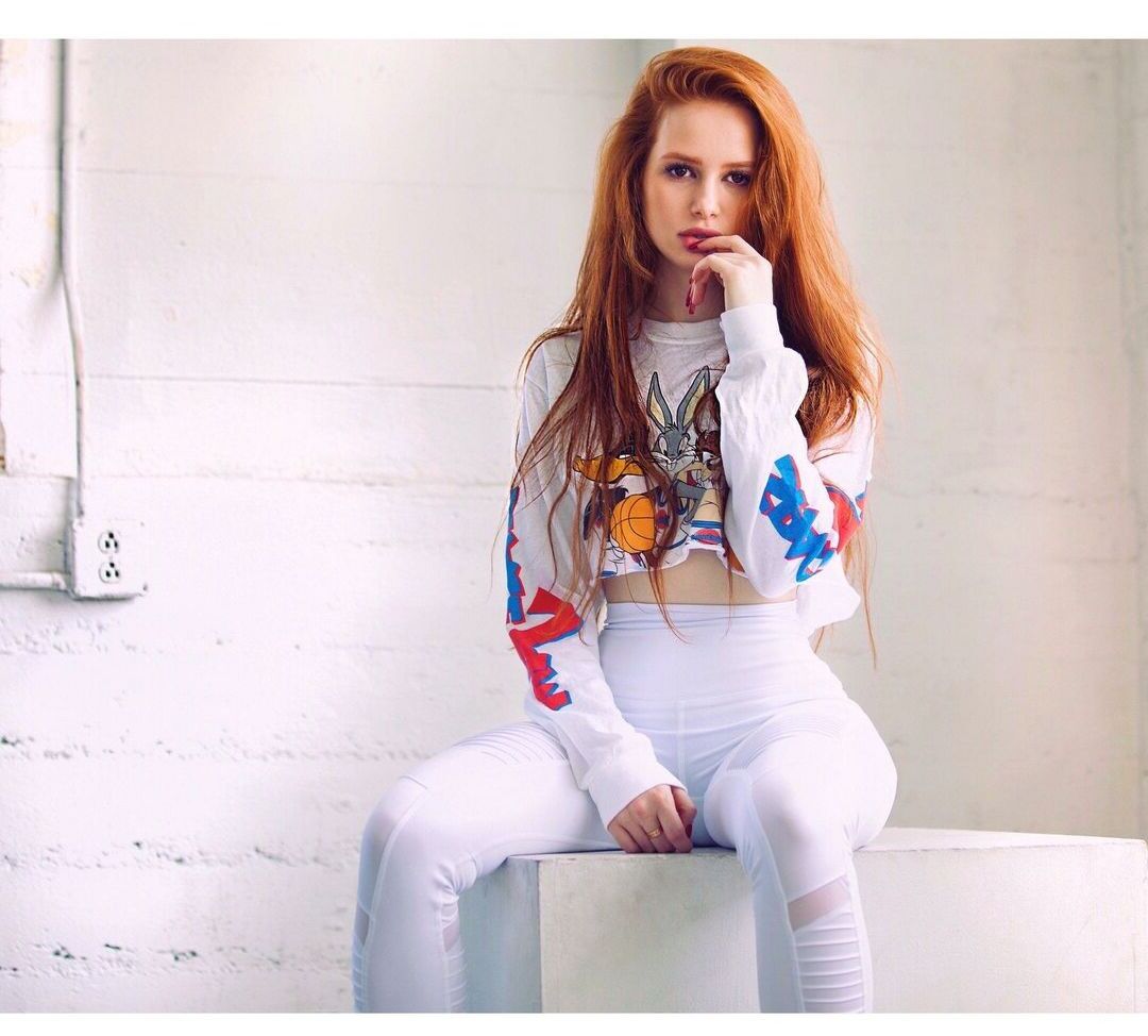 Madelaine Petsch Muy sexy