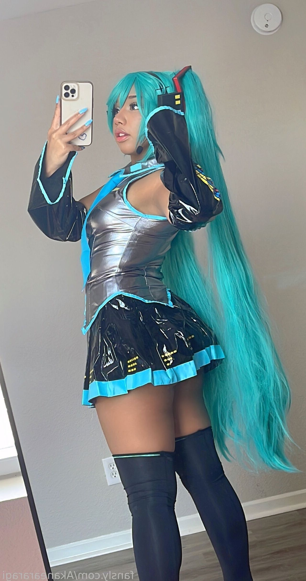 Akane Araragi Miku