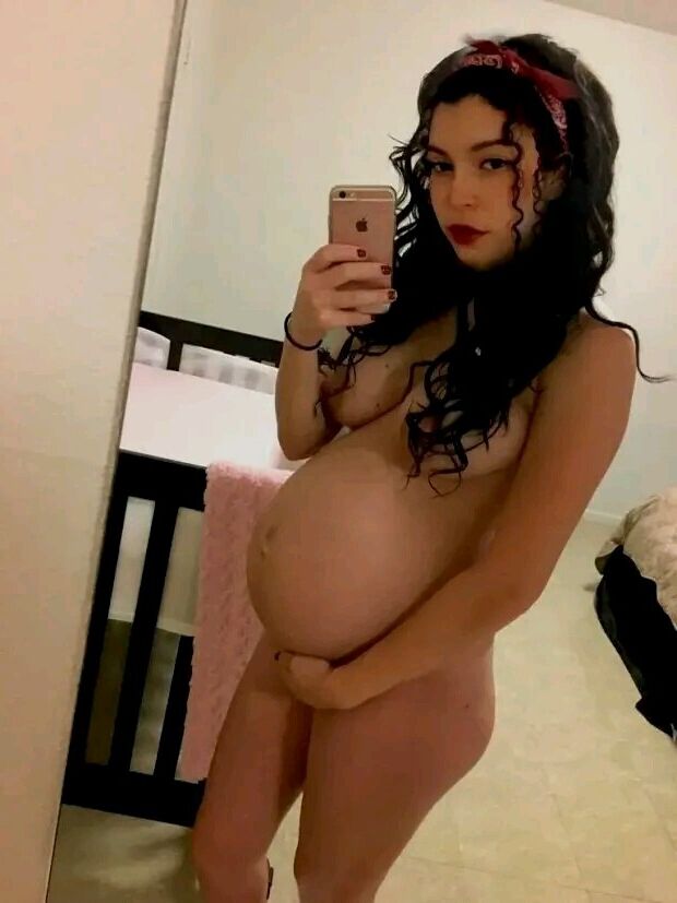 Model preggo semi nude 08