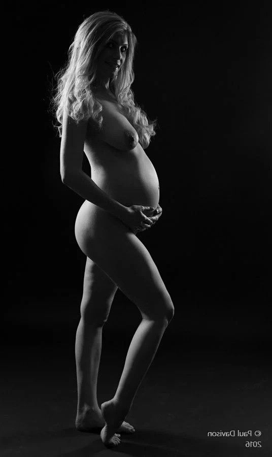 Preggo model naked 04