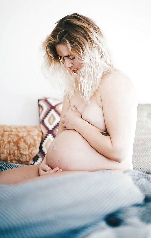 Blonde gf posing pregnant