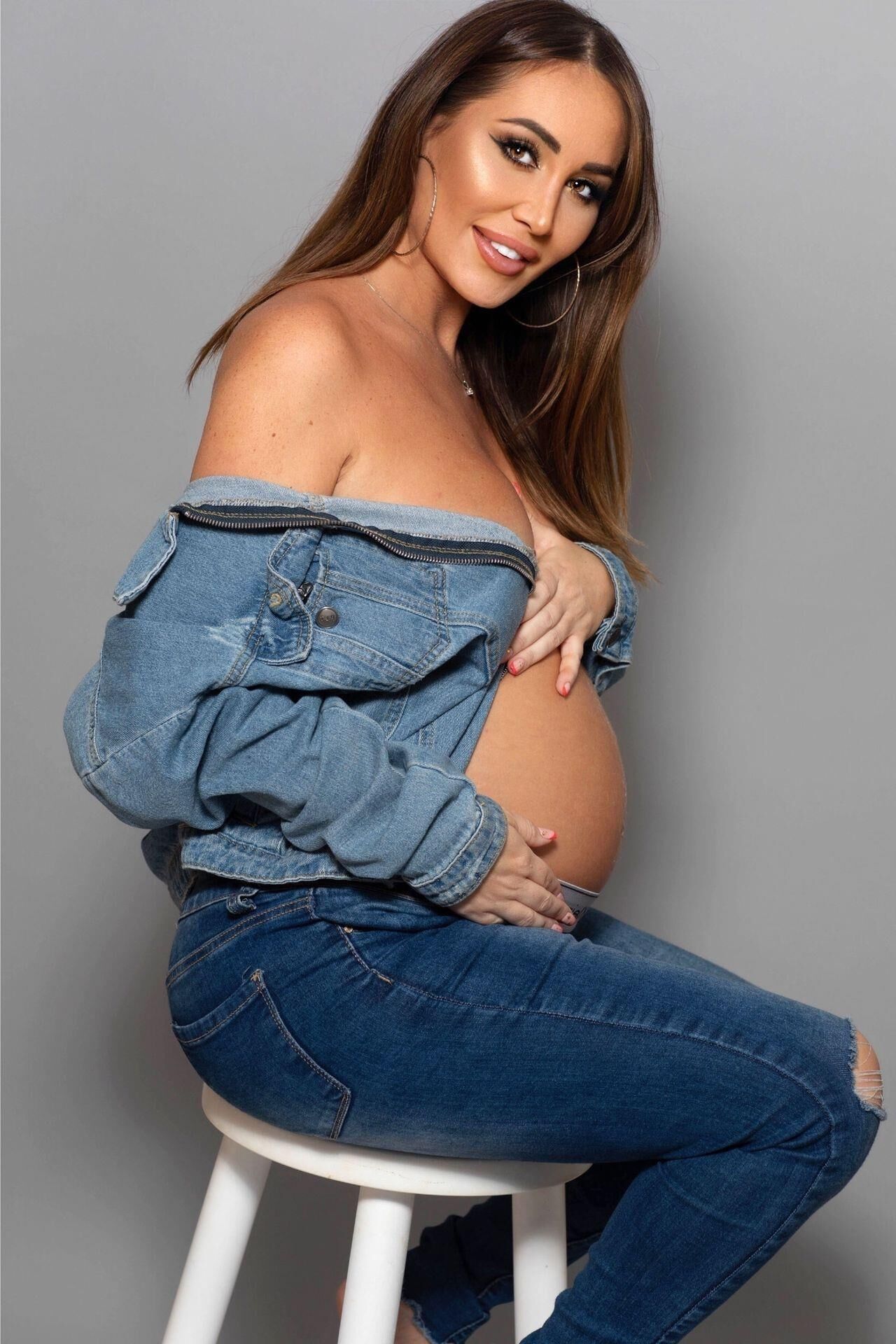 Lauryn Goodman PREGNANT High-Res Nearly NUDE Pics