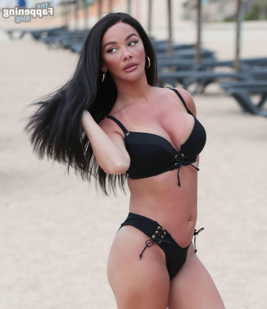 Chelsee Healey. Puta embarazada de Hollyoaks en bikini tanga.