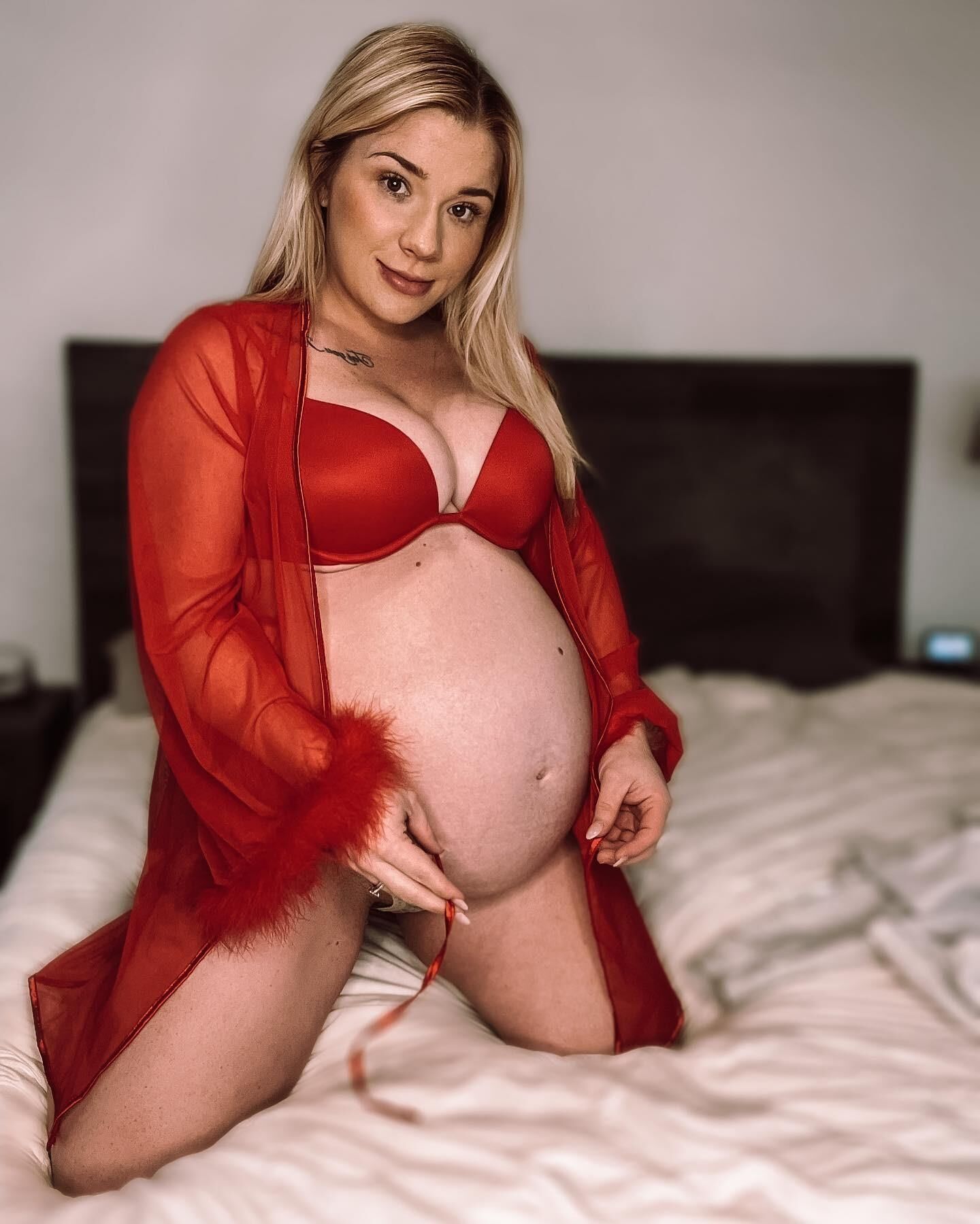 Hot pregnant Alexis with a huge belly