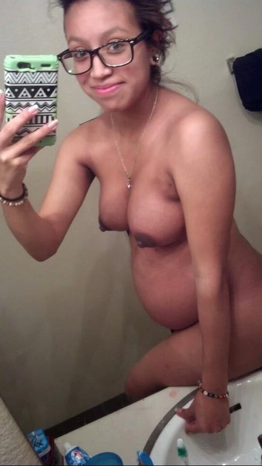 Pregnant selfies