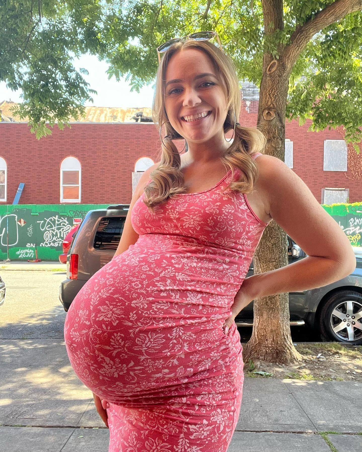 Rachel amateur embarazada con una barriga enorme