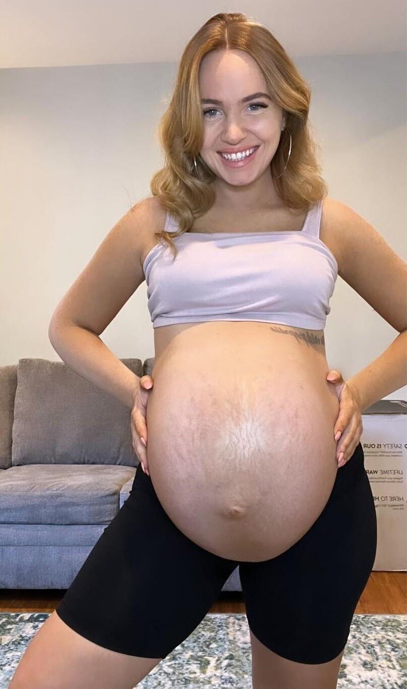 Rachel amateur embarazada con una barriga enorme