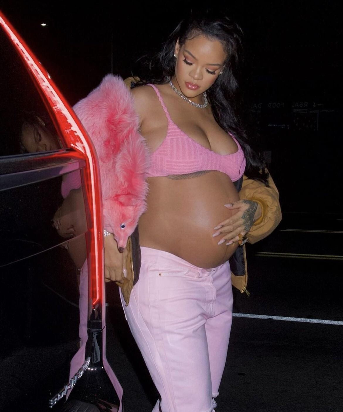 Rihanna embarazada perfecta