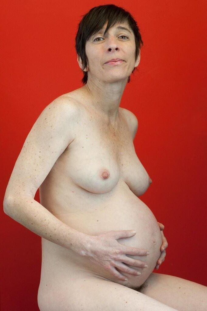 Mature, enceinte et poilue