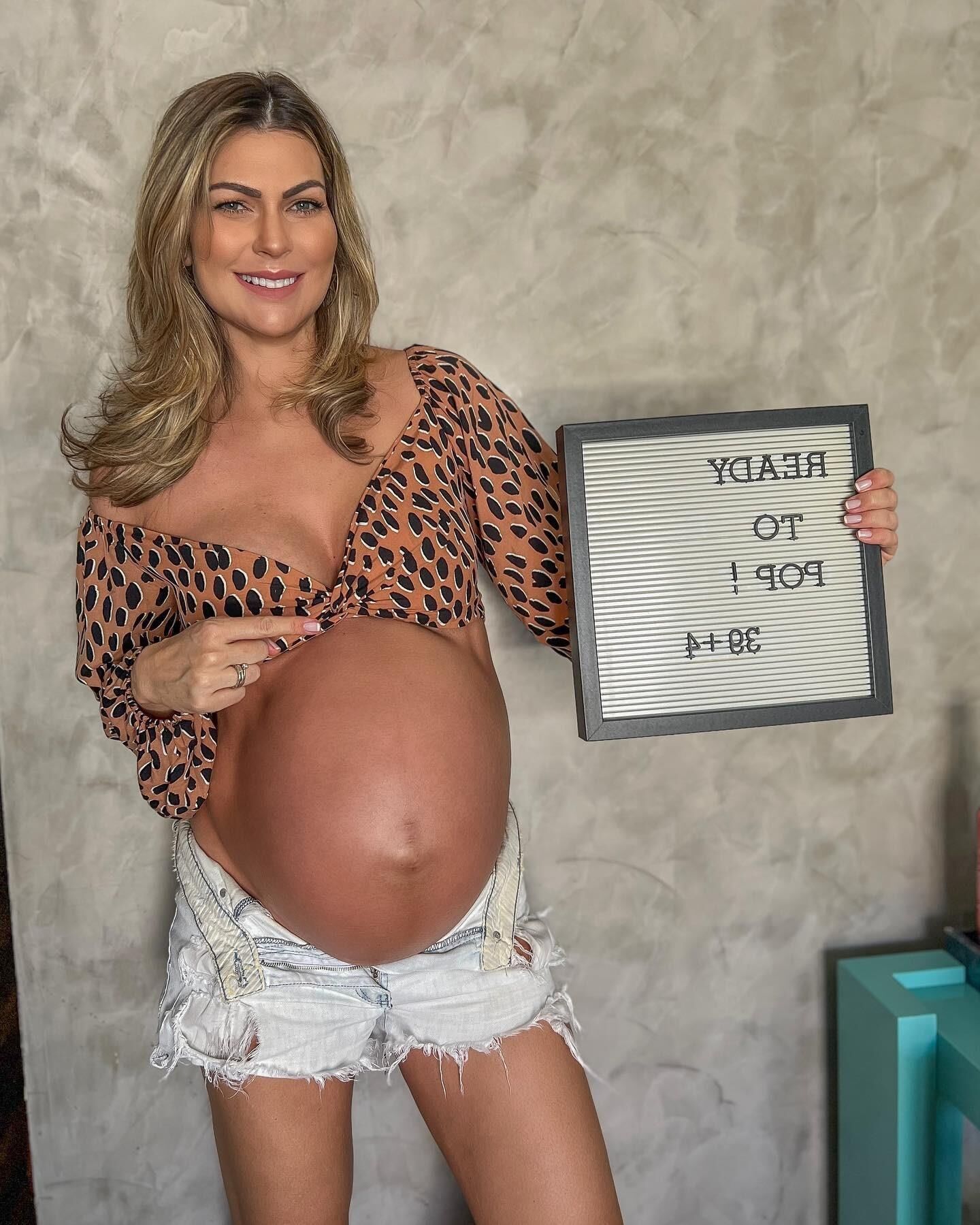 Super hot and horny MILF Luiza is pregnant 