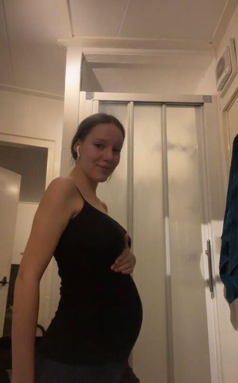 pretty Dutch preggo teen