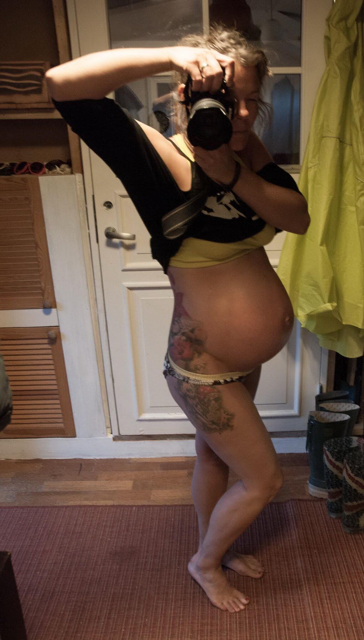 Pregnant women with tattoos