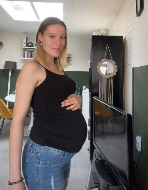 pretty Dutch preggo teen