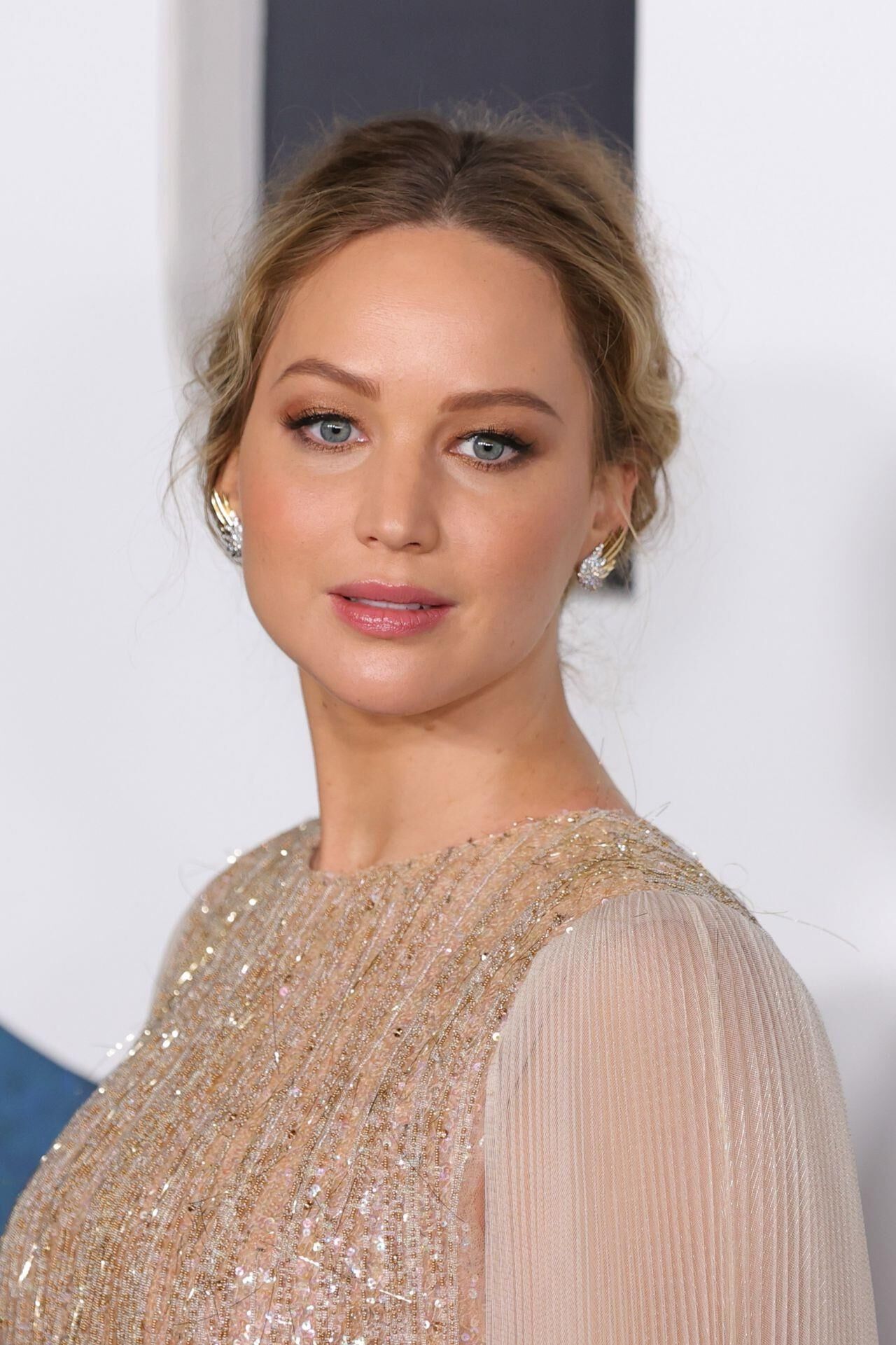 Slutty milf Jennifer Lawrence 