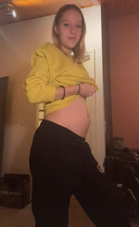 pretty Dutch preggo teen