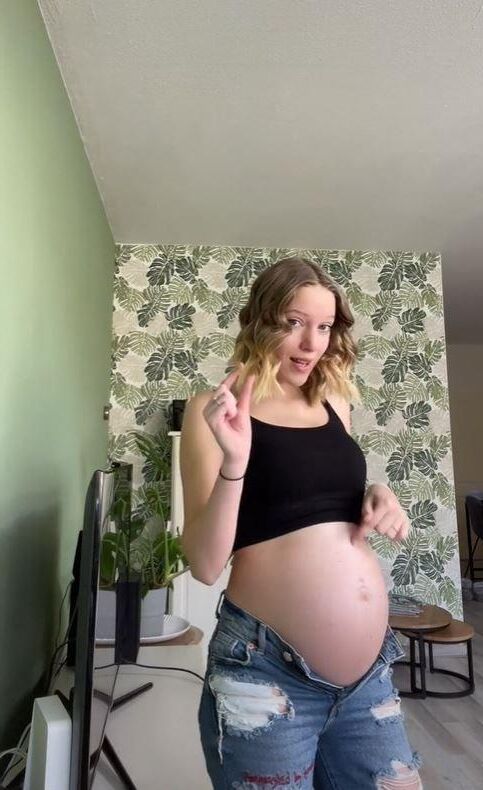 pretty Dutch preggo teen