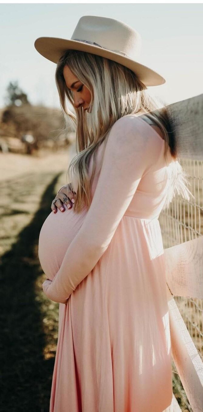 Pregnant Blonde Influencers 1